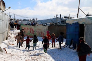 Hundreds of thousands of Syrians in Lebanon set to get financial aid to go home