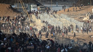 Israeli soldiers 'ordered to shoot at Gazans near aid sites'